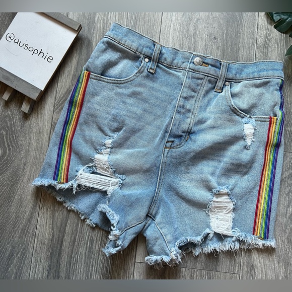 Celebrity pink the rebel rainbow striped distressed mom Jean shorts. Size 7/28 - Picture 2 of 9